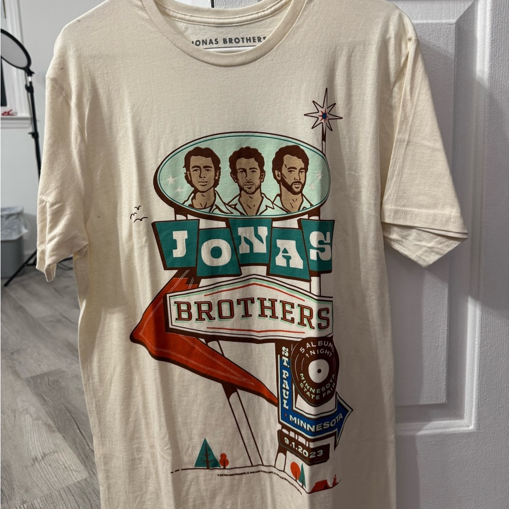 Jonas Brothers Tour Shirt 2023 St Paul‎ MN Retro Cream Graphic Tee Medium
